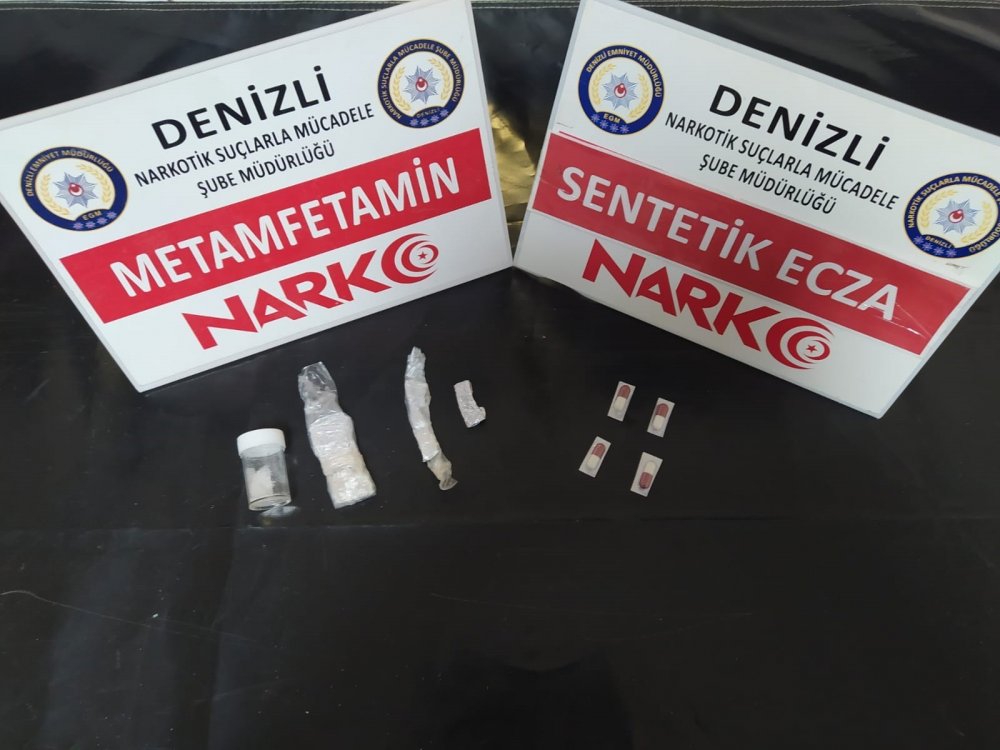Denizli’de uyuşturucu ticareti yapan 8 şüpheli tutuklanırken, 378,18 gram metamfetamin maddesi, çeşitli cins ve miktarda uyuşturucu hap ele geçirildi.