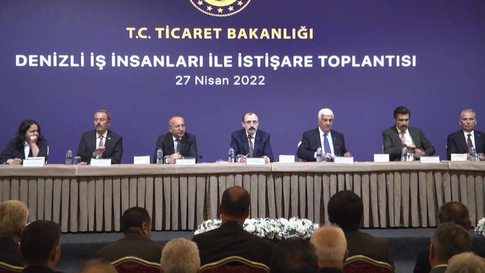 Ticaret Bakanı Mehmet Muş, Denizli’de iş dünyası temsilcileriyle bir araya geldi.