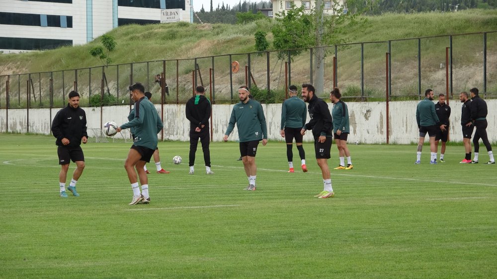 Denizlispor’un başarılı oyucularından Bekir Turaç Böke ve Muhammed Gönülaçar, Ümraniyespor maçı öncesi yaptıkları açıklamada kaçan puanlar için üzgün olduklarını söyledi.