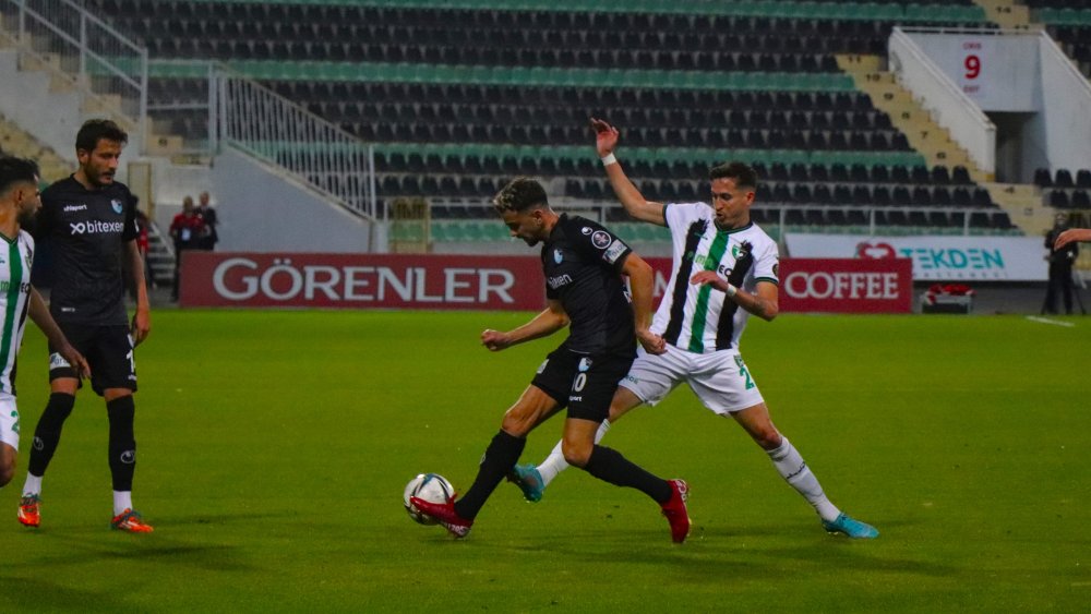 Spor Toto 1. Lig'in 38. haftasında Denizlispor, sahasında play-off'u garantileyen Büyükşehir Belediye Erzurumspor'u 4-0 mağlup etti.