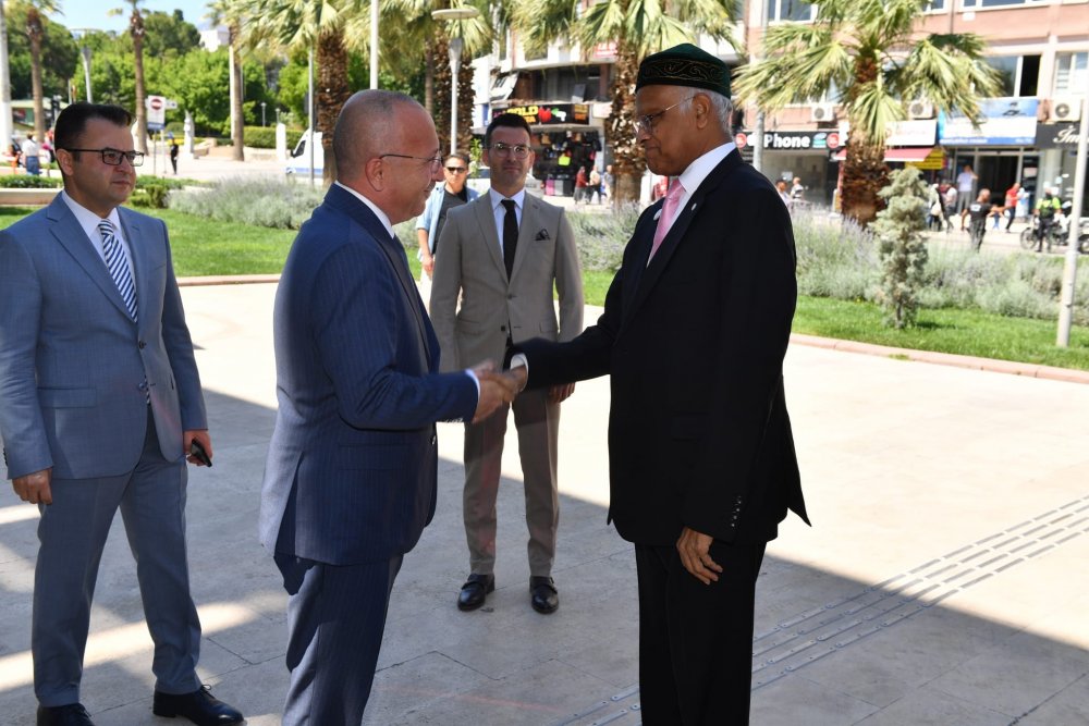 Bangladeş Halk Cumhuriyeti Ankara Büyükelçisi Mosud Mannan, Denizli Valisi Ali Fuat Atik ile bir araya geldi.