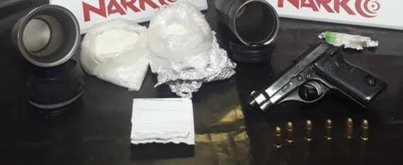 Denizli’de son bir hafta içerisinde gerçekleştirilen operasyonlarda yüklü miktarda uyuşturucu maddeyle yakalanan 18 şüpheli gözaltına alındı. Uyuşturucu maddeyi çay termosuna gizleyen zehir tacirlerinin yöntemi görenleri şaşırttı.