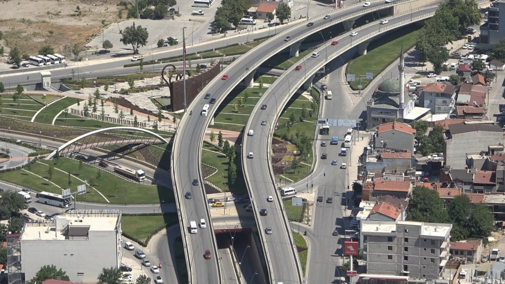 Kurban Bayramı öncesi Denizli-Antalya ve Denizli-Muğla karayolunda trafik yoğunluğu havadan denetlendi.