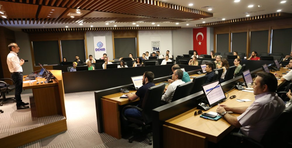DENİB Akademi, “Dijital Performans Pazarlaması ile CRM Eğitimi” 04 Ağustos 2022 tarihinde Denizli İhracatçılar Birliği’nde düzenledi.