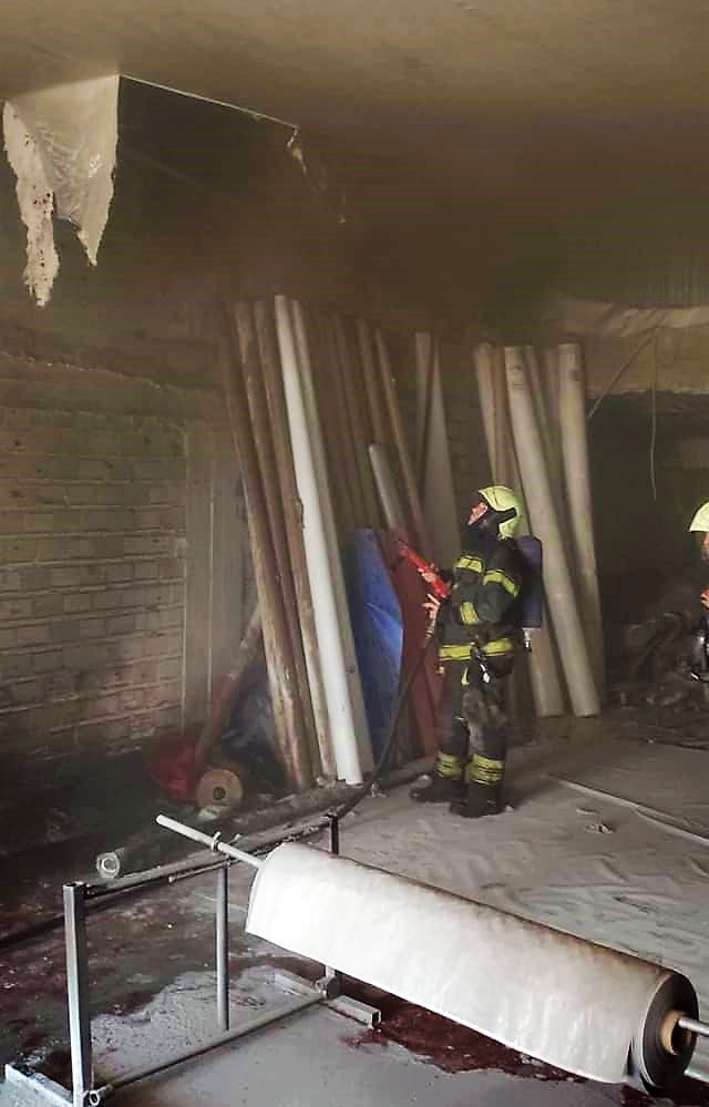 Denizli’nin Merkezefendi ilçesinde bir iş yerinde çıkan yangın, ekiplerin müdahalesiyle söndürüldü. Maddi hasarın meydana geldiği yangınla ilgili soruşturma başlatıldı.