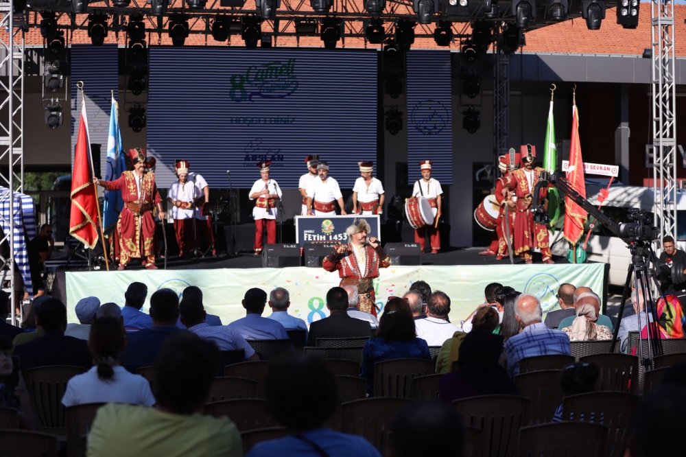 Denizli’nin Çameli ilçesinde, 4 gün boyunca sürecek olan 8. Çameli Uluslararası Kültür, Turizm, Tarım ve Doğa Sporları Festivalinin açılışı coşkulu bir törenle gerçekleşti.
