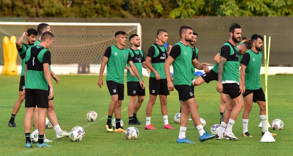 Spor Toto 1. Lig ekiplerinden Denizlispor, ligin 3. haftasında karşılaşacağı Manisa FK maçı için Manisa’ya gitti.