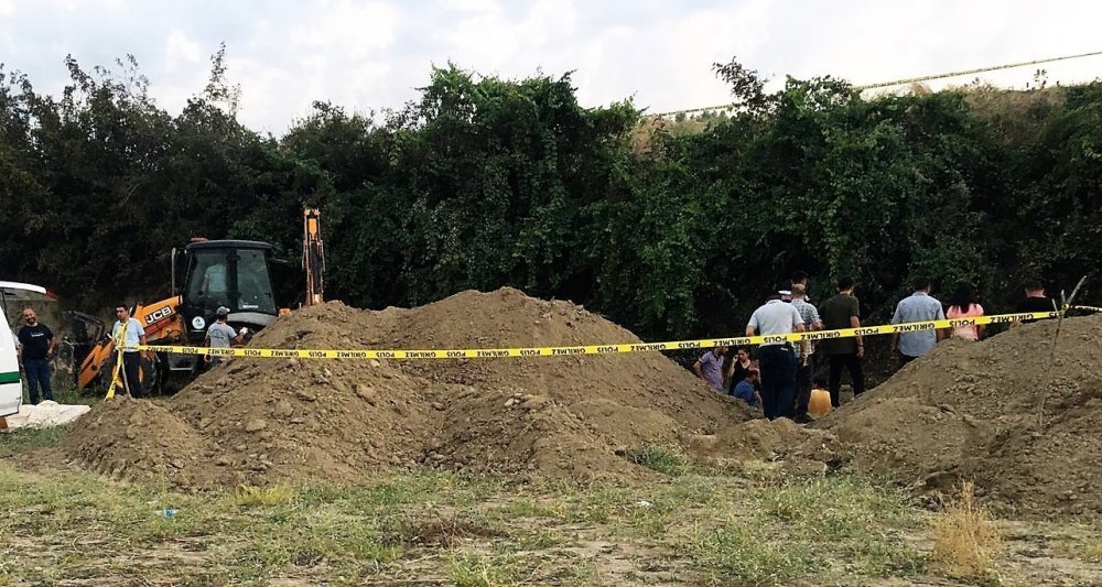 Denizli'de 2017 yılından beri kayıp olarak aranan ve ceset parçaları toprağa gömülmüş halde bulunan gurbetçiyi, parası için öldürdükleri iddiasıyla gözaltına alınan 6 şüpheliden 3’ü tutuklanarak cezaevine gönderildi.