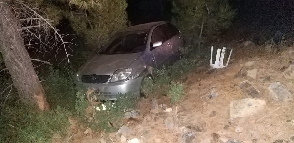Denizli Beyağaç Belediye Başkanı Mustafa Akçay’ın ailesinin bulunduğu araç, yoldan çıkarak ormanlık alana sürüklendi. Başkan Akçay’ın eşi, oğlu ve kızı, maddi hasarın oluştuğu kazadan yara almadan kurtuldu.