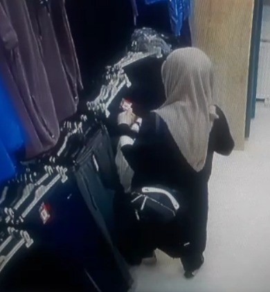 Denizli’de belirlediği bölgedeki mağazalara girerek hırsızlık yapan kadın, esnafı bıktırdı.