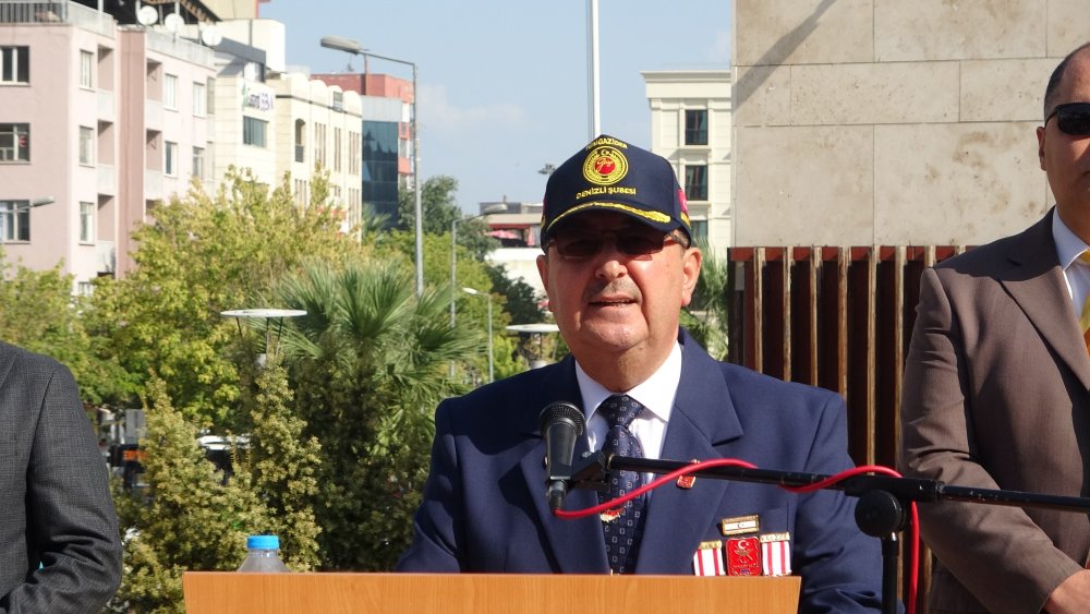 Denizli’de 19 Eylül Gaziler Günü münasebetiyle Valilik binası önünde anma programı düzenlendi.
