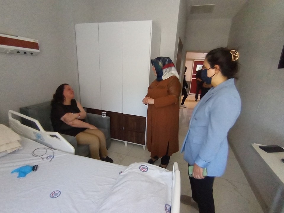 Afyonkarahisar’da trafik kazası geçiren AK Parti Denizli Milletvekili Nilgün Ök, kontrol amaçlı hastaneye kaldırıldı.