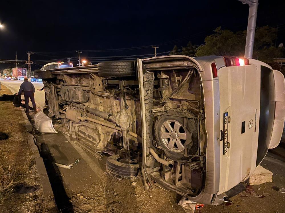 Son Dakika! Denizlispor'un personellerini taşıyan minibüs  Afyon’un Sandıklı İlçesinde kazaya karıştı.