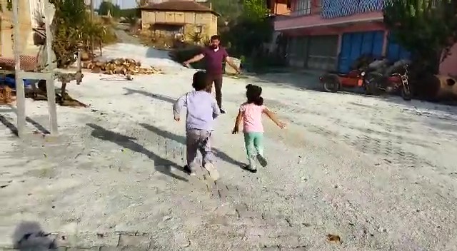 Denizli’de annesi ve sevgilisinin ortak plan yaparak Ankara’ya fidye için götürdüğü ve sonrasında JASAT’ın film gibi operasyonuyla bulunan 4 ile 6 yaşındaki çocuklar, babalarına kavuştu.