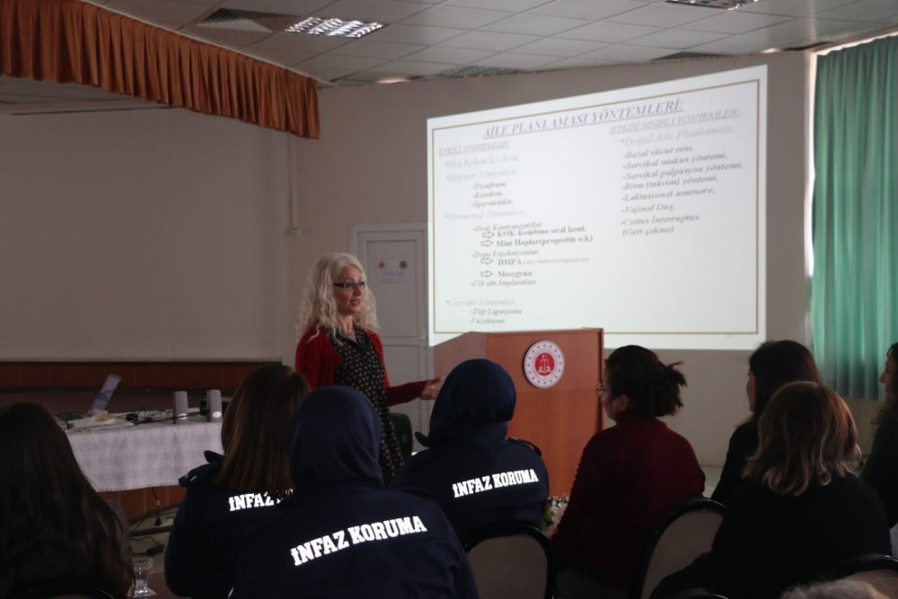 Denizli'de Bozkurt Ceza İnfaz Kurumu'nda tutuklu bulunan kadın hükümlülere, pilates eğitimi ile aile planlaması yöntemleri konulu eğitim verildi.