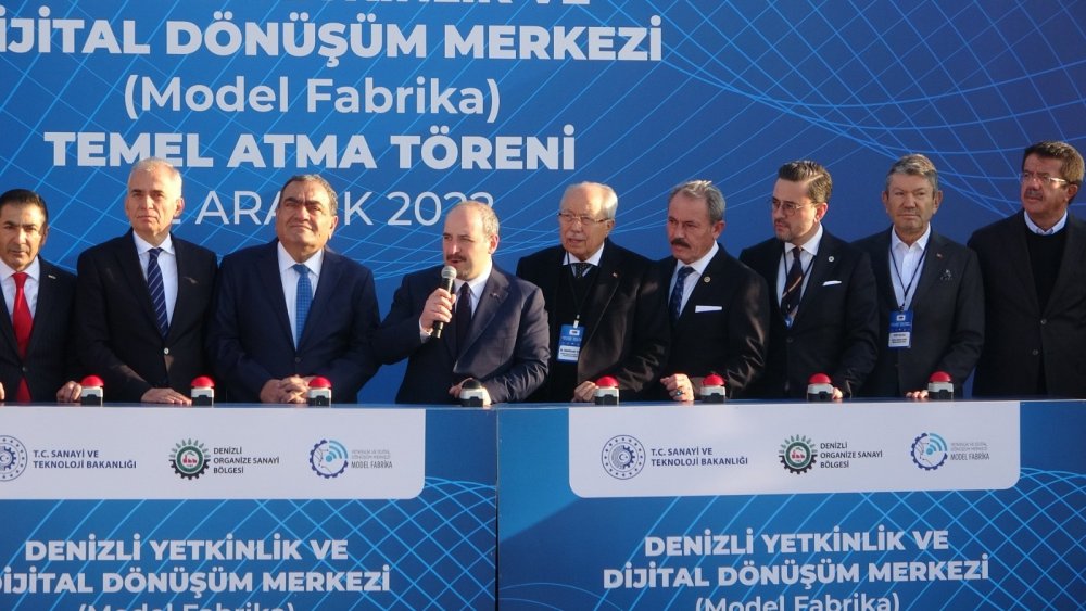 Denizli Organize Sanayi Bölgesi’nde inşa edilecek olan Denizli Yetkinlik ve Dijital Dönüşüm Merkezi'nin (Model Fabrika) temeli, Sanayi ve Teknoloji Bakanı Mustafa Varank tarafından atıldı.