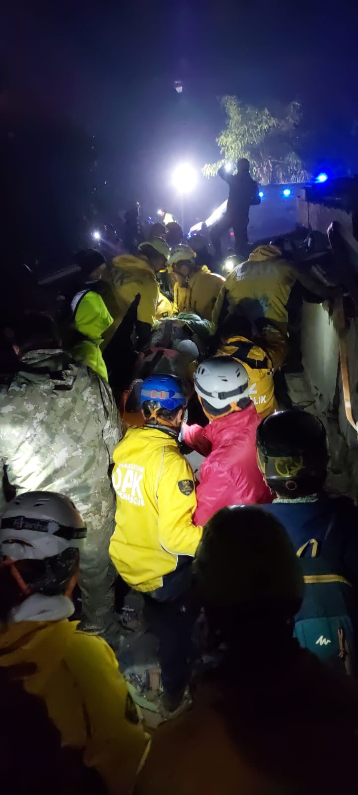 Kahramanmaraş merkezli depremin ardından bölgeye ulaşan Denizli DAK ekibi, enkaz altında kalan birçok vatandaşı kurtararak umutları oldu.
