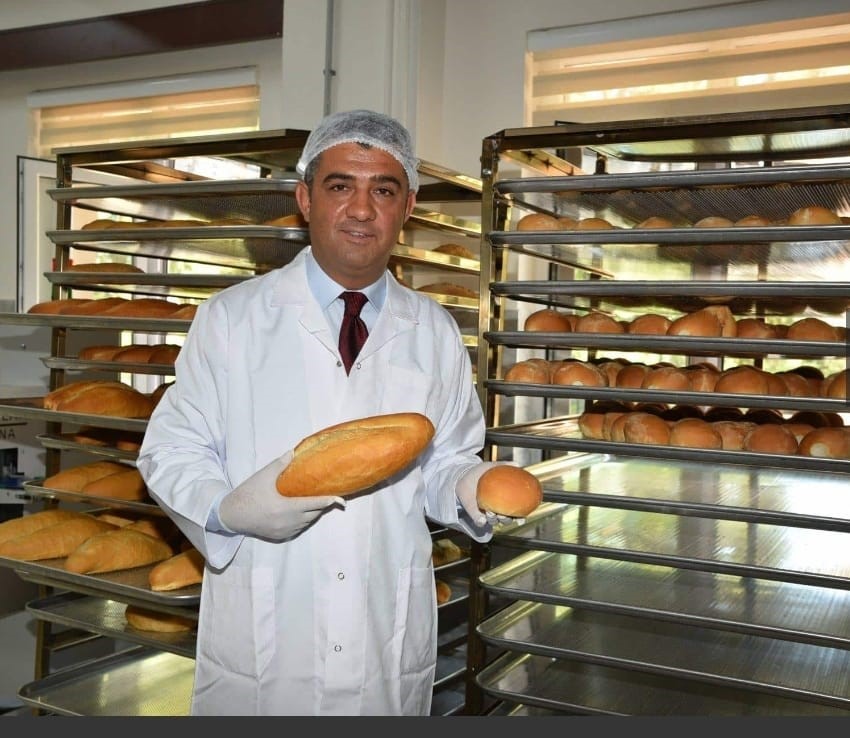 Milli Eğitim Bakanlığınca meslek liselerinde üretimin artırılması için hayata geçirilen "81 İlde 100 Fırın" projesi çerçevesinde Denizli’de, üretilen ekmekler depremzedelere ulaştırılmaya devam ediliyor.