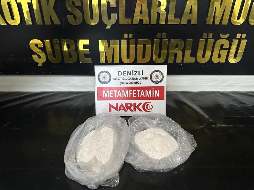 Denizli’de yapılan eş zamanlı operasyonlarda tutuklanan 16 zehir tacirinden kilolarca uyuşturucu maddesi çıktı.