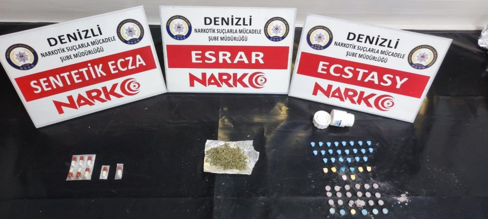 Denizli’de yapılan eş zamanlı operasyonlarda tutuklanan 7 zehir tacirinden, kilolarca uyuşturucu maddesi çıktı.