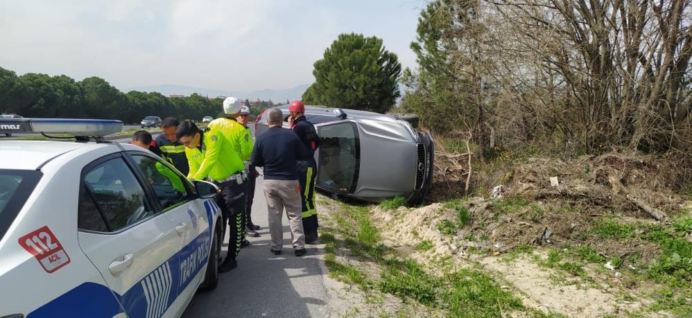 Denizli’nin Sarayköy ilçesinde, kontrolden çıkan aracın takla atması sonucu meydana gelen trafik kazasında 2 kişi yaralandı.