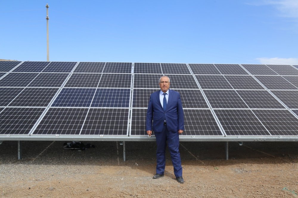 Çameli Belediyesi, doğal kaynakları enerjiye dönüştürmek ve ekonomiye katkıda bulundurmak hedefiyle kurduğu güneş enerji santralindeki çalışmaları tamamladı.