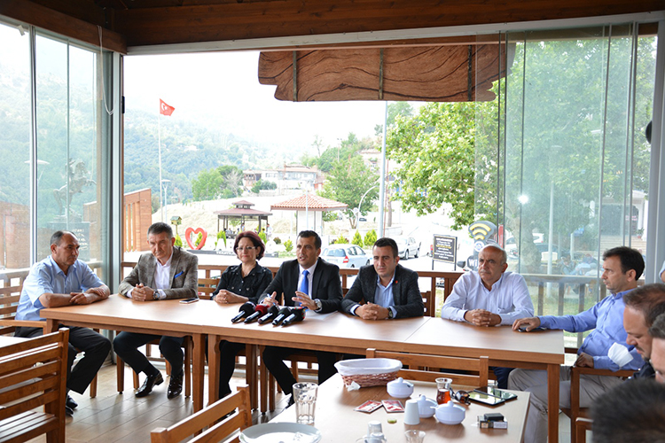 Babadağ Belediye Başkanı Ali Atlı gazetecilerle bir araya gelerek pandemi döneminde yapılan çalışmaları ve ilçeye kazandırılan projeleri anlattı. Başkan Atlı, 