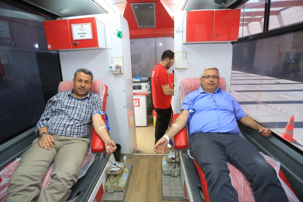 Denizli'de yaptığı altyapı yatırımlarıyla rekorlar kıran Büyükşehir Belediyesi DESKİ, geleneksel olarak düzenlediği kan bağışı kampanyasında 11'e ulaştı. Büyükşehir DESKİ sağlıklı tüm vatandaşları kan bağışında bulunmaya davet etti.