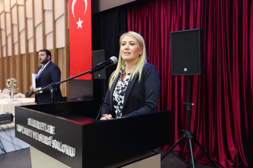 Merkezefendi Belediye Başkanı Şeniz Doğan, 19 Ekim Muhtarlar Günü nedeniyle Bereketler Toplantı ve Sergi Salonu’nda muhtarlar ile bir araya geldi.