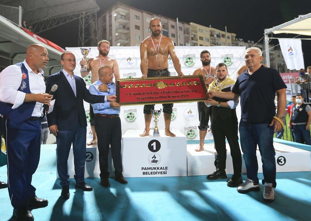 Pamukkale Yağlı Güreşleri, Pamukkale Belediyesinin ev sahipliğinde tüm heyecanı ile sona erdi. Pamukkale Yağlı Güreşlerinin başpehlivanı finalde İsmail Balaban’ı yenen son Kırkpınar şampiyonu Ali Gürbüz oldu. 