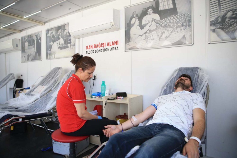 Pamukkale Belediyesi, Türk Kızılay’ının kan bağışı kampanyalarına desteğini sürdürüyor. Pamukkale Belediye Başkanı Avni Örki, “Pamukkale Belediyesi olarak, tüm çalışanlarımızla birlikte Kızılay’ımıza desteğimizi her zaman olduğu gibi sürdürüyoruz” dedi.