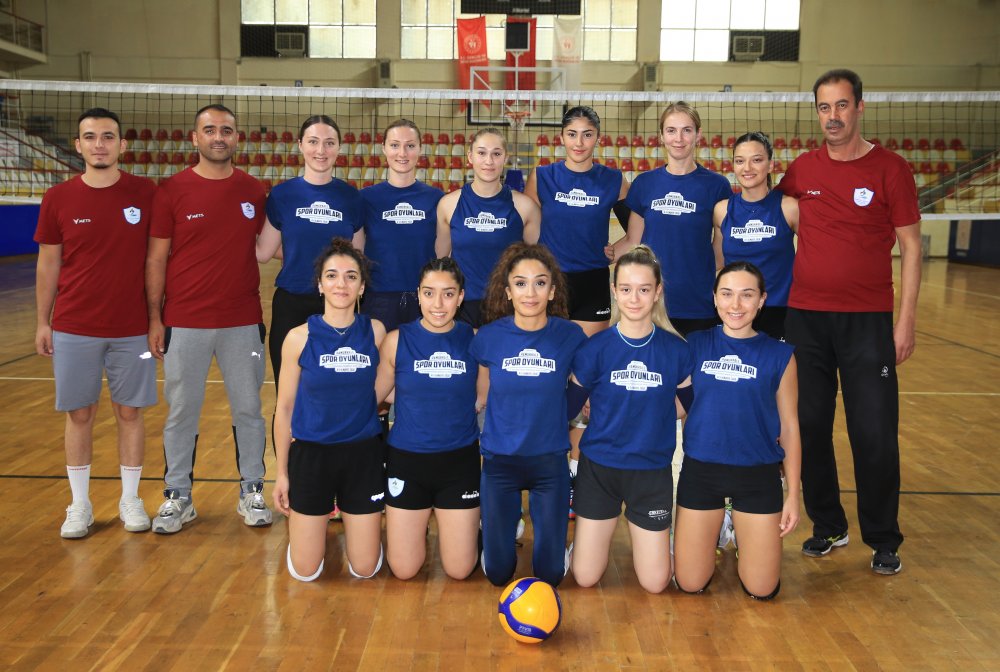 Pamukkale Belediyespor’un kadın voleybol takımı 2022-2023 sezonuna hazır. Sezonun ilk maçında Pazar günü Antalya Megaspor’u konuk edecek olan mavi-beyazlı takım sezon sonunda Play-off’a kalmayı hedefliyor.