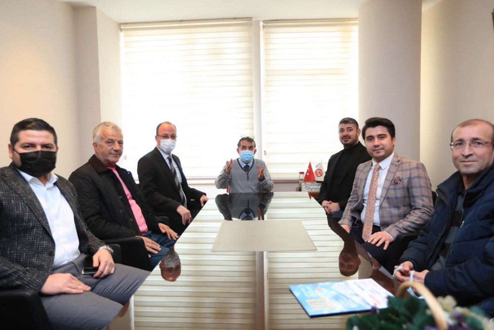 Pamukkale Belediye Başkanı Avni Örki, 10 Ocak Çalışan Gazeteciler Günü nedeniyle Denizli Gazeteciler Cemiyeti’ni ziyaret etti. Başkan Örki, “Basın çalışanlarının her zaman yanında olmaya devam edeceğiz” dedi.