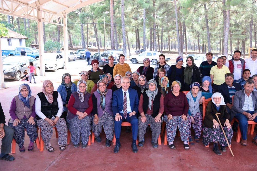 Beyağaç İlçesinde vatandaşlarla kucaklaşan Denizli Büyükşehir Belediye Başkanı Osman Zolan, Büyükşehir ile birlikte Beyağaç’ta çok sayıda önemli hizmetler gerçekleştirildiğine dikkat çekerek, 
