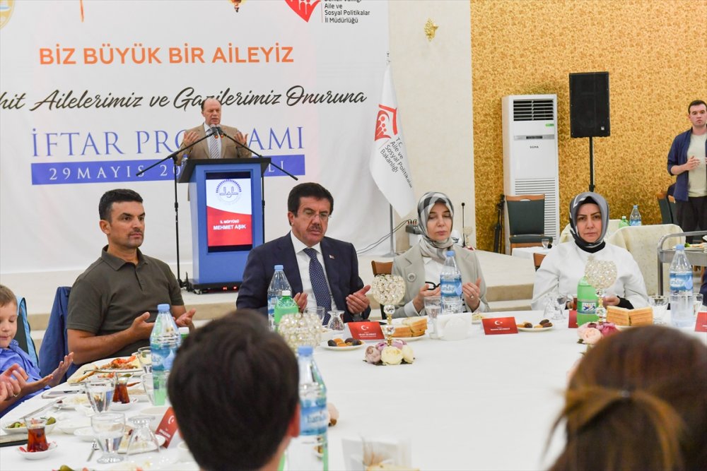 Ekonomi Bakanı Nihat Zeybekci, döviz kurundaki dalgalanmaya ilişkin, 