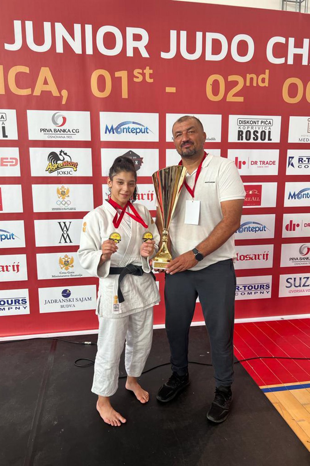Karadağ’da yapılan Gençler Balkan Judo Şampiyonası'nda Büyükşehir Belediyesporlu sporcu Reyhan Oğuz, Roman rakibini yenerek altın madalyanın sahibi oldu. Balkan Şampiyonu olan Oğuz, takım müsabakalarında yenilgisiz olarak turnuvayı tamamladı.