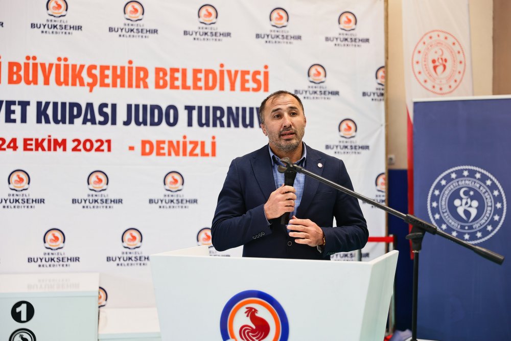 Denizli Büyükşehir Belediyesinin düzenlediği Denizli Büyükşehir Belediyesi Cumhuriyet Kupası Judo Turnuvası'nın 5'ncisi yapıldı. 13 ilden 158 sporcunun mücadele ettiği turnuvaya bu yıl ilk kez Azerbaycan, Kırgızistan ve Rusya Federasyonu’ndan 18 sporcu katıldı. 