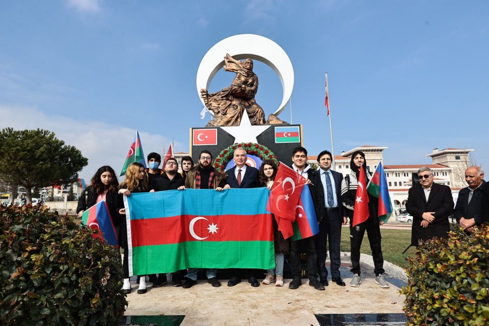 Denizli Büyükşehir Belediyesi, tarihe kara bir leke olarak geçen Hocalı Soykırımı'nın 31. yıldönümünde de anma programı düzenleyecek. Başkan Zolan, 26 Şubat Pazar saat 11.00'de Azerbaycan-Karabağ Parkı’ndaki Hocalı Soykırımı Anıtı önünde düzenleyecekleri törene tüm vatandaşları davet etti.