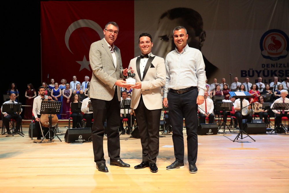 Denizli Büyükşehir Belediyesi Konservatuarı Türk Sanat Müziği Korosu Yıl Sonu Konseri düzenlendi. 70 kişilik Türk Sanat Müziği Korosu’nun seslendirdiği unutulmaz eserler büyük beğeni topladı.