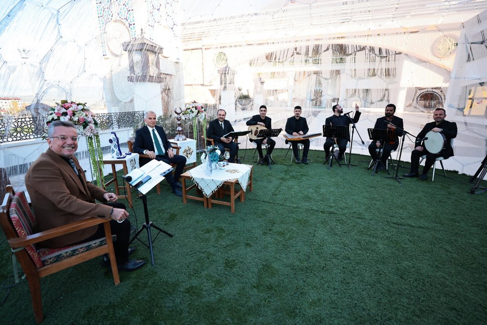 Denizli Büyükşehir Belediyesinin ramazan ayı boyunca yerel TV kanallarında canlı olarak yayınlanan Büyükşehir’le İftar Vakti programının konuğu Başkan Osman Zolan oldu.
