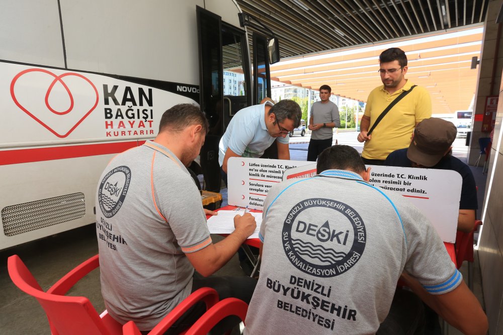 Denizli Büyükşehir Belediyesi Su ve Kanalizasyon İdaresi (DESKİ) Genel Müdürlüğü ve Türk Kızılayı Denizli Kan Bağışı Merkezi tarafından 12.  kez gerçekleştirilen kan bağışı kampanyasına çalışanlar ve vatandaşlar yoğun ilgi gösterdi.