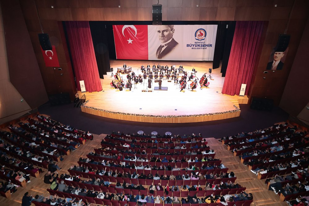 Denizli Büyükşehir Belediyesi, Türk halk müziğinin ünlü ozanı Neşet Ertaş için anma konseri düzenledi. Antalya Devlet Senfoni Orkestrası’nın sahne aldığı, büyük ozan Neşet Ertaş’ın türkülerinin seslendirildiği programa katılanlar unutulmaz bir gece yaşadı.