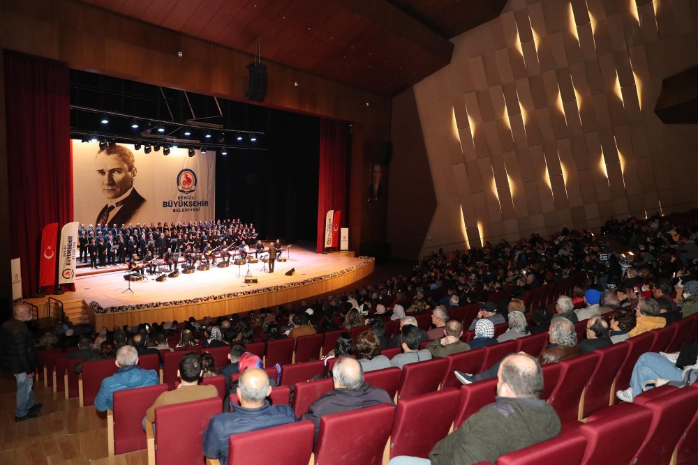 Denizli Büyükşehir Belediye Konservatuarı Türk Halk Müziği Korosu, 2022 yılının son konserinde türkü severleri bir araya getirdi. Anadolu’ya has türkülerin seslendirildiği “Divane Gönül” adlı konsere katılanlar unutulmaz bir akşam yaşadı.