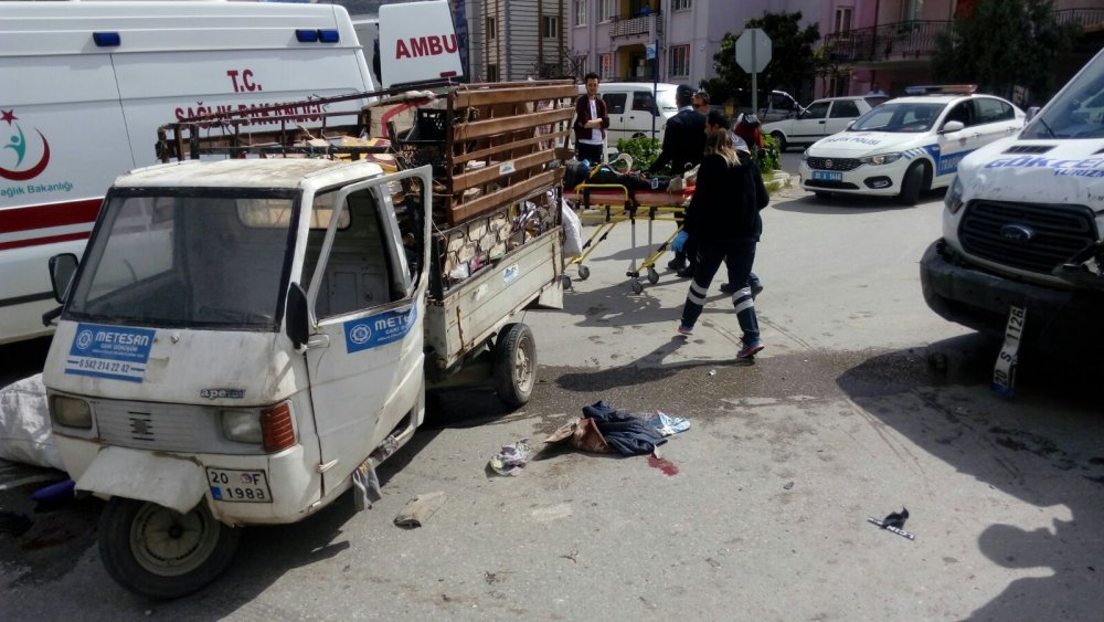 Pamukkale ilçesinde minibüs ile triportörün çarpışması sonucu meydana gelen trafik kazasında 1 kişi yaralandı. 
