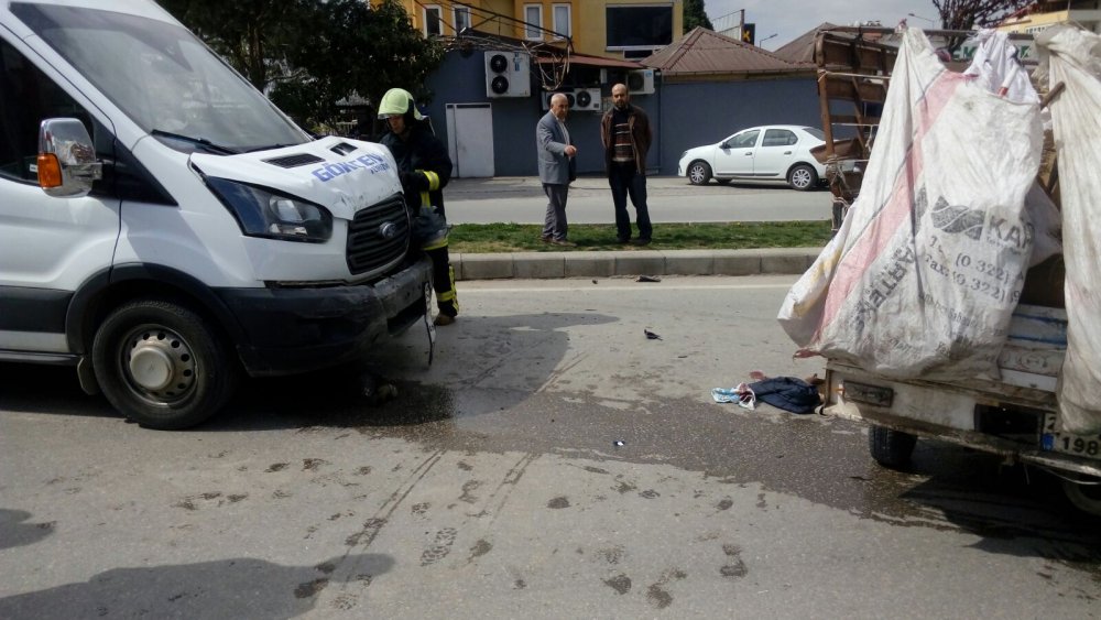 Pamukkale ilçesinde minibüs ile triportörün çarpışması sonucu meydana gelen trafik kazasında 1 kişi yaralandı. 