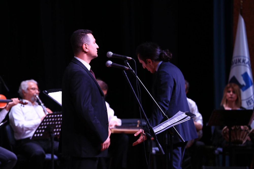 Pamukkale Üniversitesi Hastaneleri Türk Sanat Müziği Korosu tarafından gerçekleştirilen “Türk Sanat Müziği Korosu Konseri” dinleyicilere unutulmaz bir gece yaşattı.