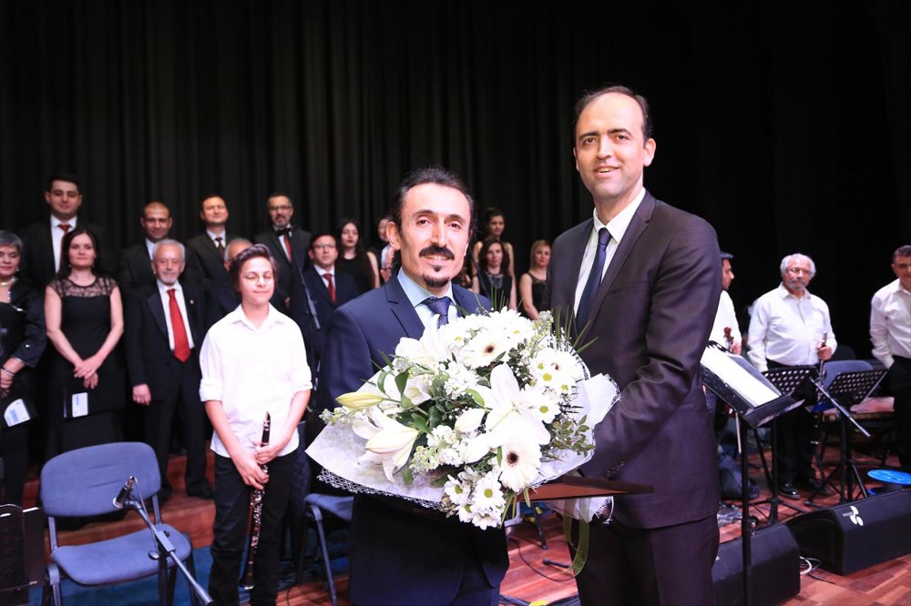 Pamukkale Üniversitesi Hastaneleri Türk Sanat Müziği Korosu tarafından gerçekleştirilen “Türk Sanat Müziği Korosu Konseri” dinleyicilere unutulmaz bir gece yaşattı.