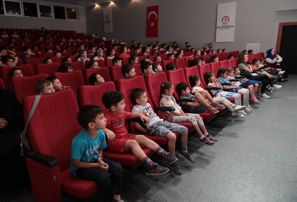 Denizli Büyükşehir Belediyesi Genç Denizli Tiyatro Kulübü, Aysel Güney’in yazıp, Özge Taşyapan’ın yönettiği 