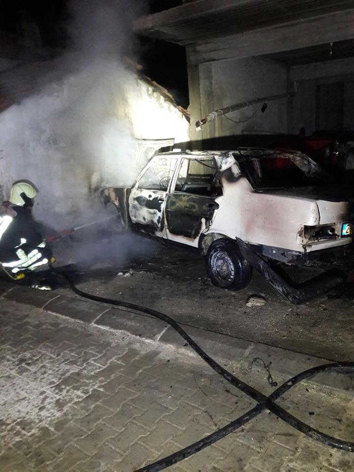 Sarayköy İlçesi’nde meydana gelen araç yangını itfaiye ekipleri tarafından söndürüldü.