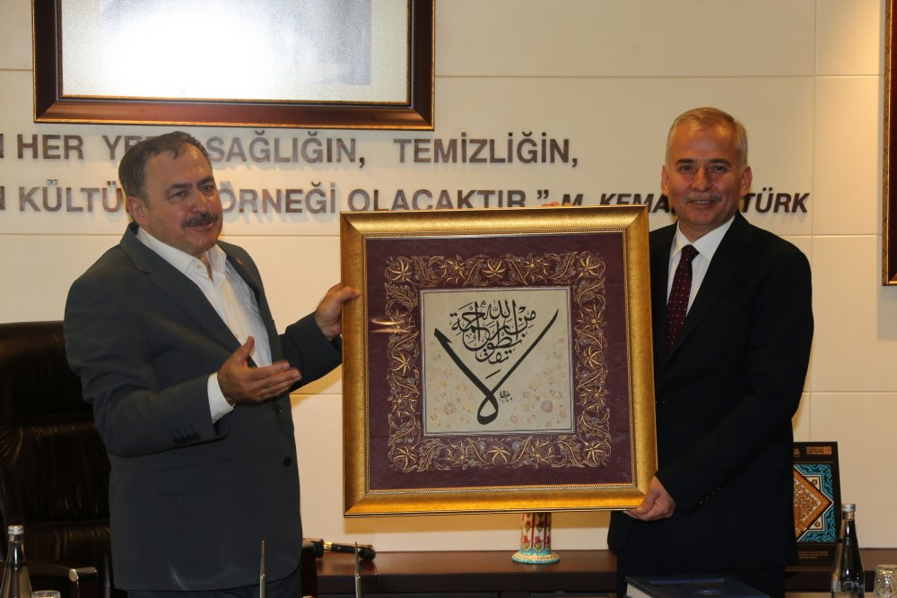 Denizli'nin dünya şehirleri ile yarıştığını belirten Orman ve Su İşleri Bakanı Veysel Eroğlu, 